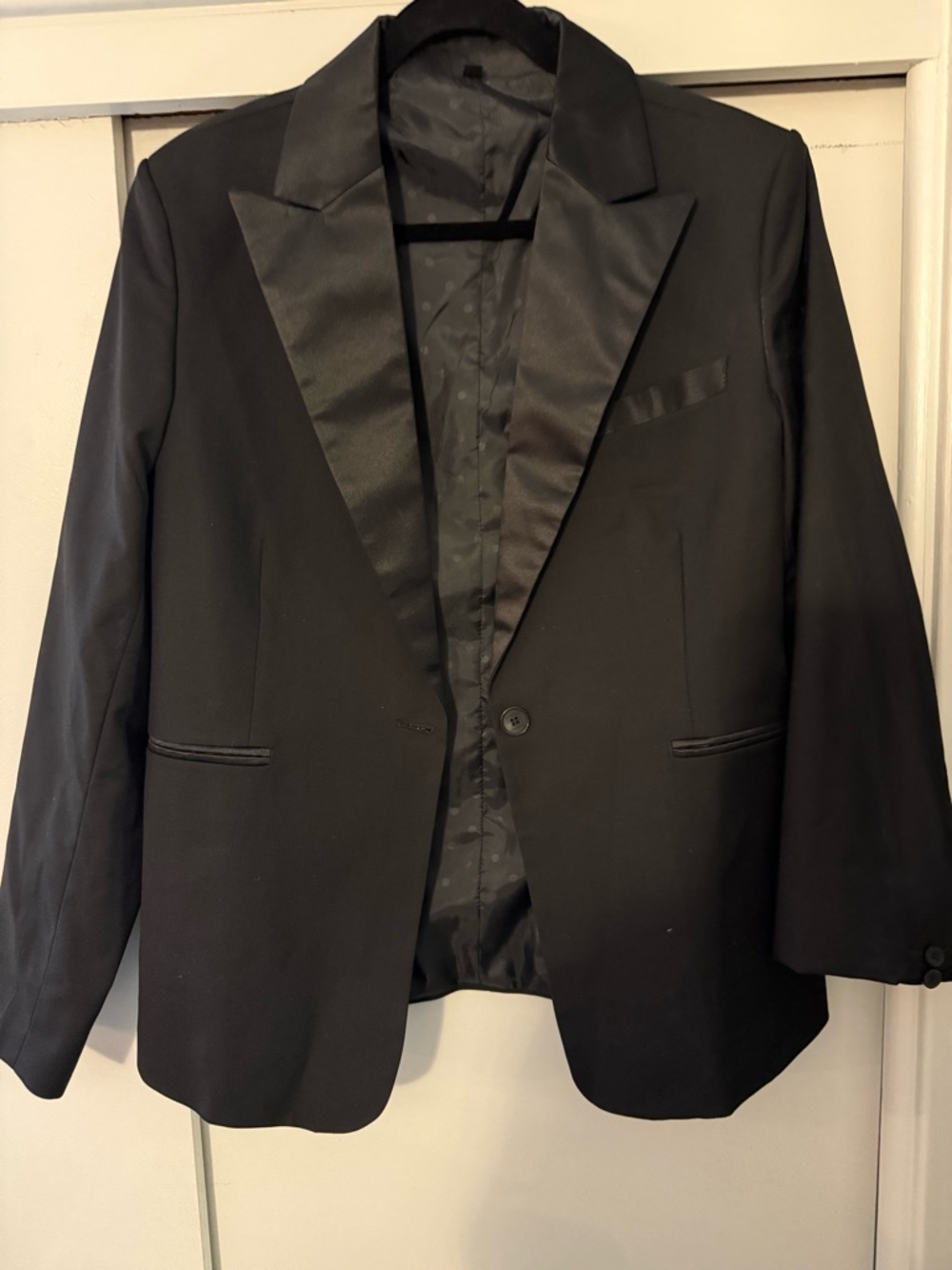 Classic Black women's Satin-Lapel Blazer